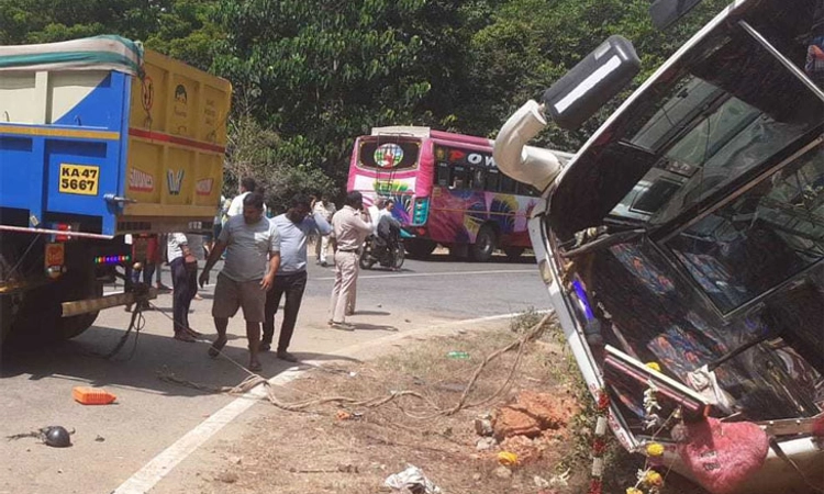 Honnavar; ಖಾಸಗಿ ಬಸ್‌ ಪಲ್ಟಿ: 2 ಸಾವು, 45ಕ್ಕೂ ಹೆಚ್ಚು ಮಂದಿಗೆ ಗಂಭೀರ ಗಾಯ