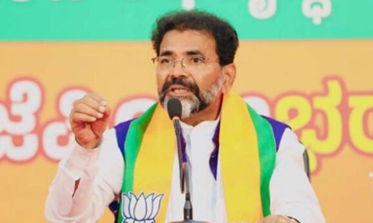 Hubli; ಕಾಂಗ್ರೆಸ್ ಯಾಕೆ ದಲಿತರಿಗೆ ಗ್ಯಾರಂಟಿ ನೀಡಲಿಲ್ಲ: ಛಲವಾದಿ ನಾರಾಯಣ ಸ್ವಾಮಿ