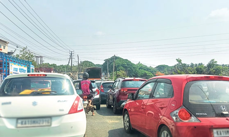 BC Road, ಉಪ್ಪಿನಂಗಡಿಯಲ್ಲಿ ಸಂಚಾರ ಸಂಕಷ್ಟ : ಗಂಟೆಗಳ ಕಾಲ ಟ್ರಾಫಿಕ್‌ ಜಾಮ್‌