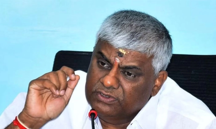 ದೇವರ ಮೊರೆ ಹೋದ ಶಾಸಕ ಎಚ್‌.ಡಿ. ರೇವಣ್ಣ