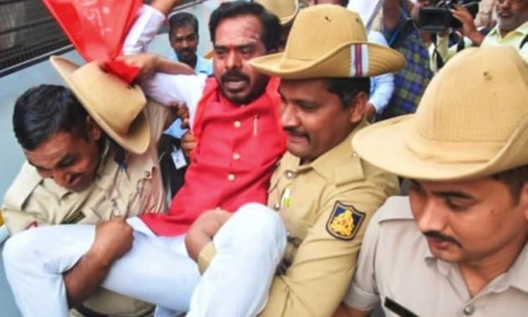 Kalburgi: ಮತ್ತೆ ಪ್ರತ್ಯೇಕ ರಾಜ್ಯದ ಕೂಗು… ಪ್ರತ್ಯೇಕ ಧ್ವಜಾರೋಹಣಕ್ಕೆ ಯತ್ನ, ಹಲವರ ಬಂಧನ