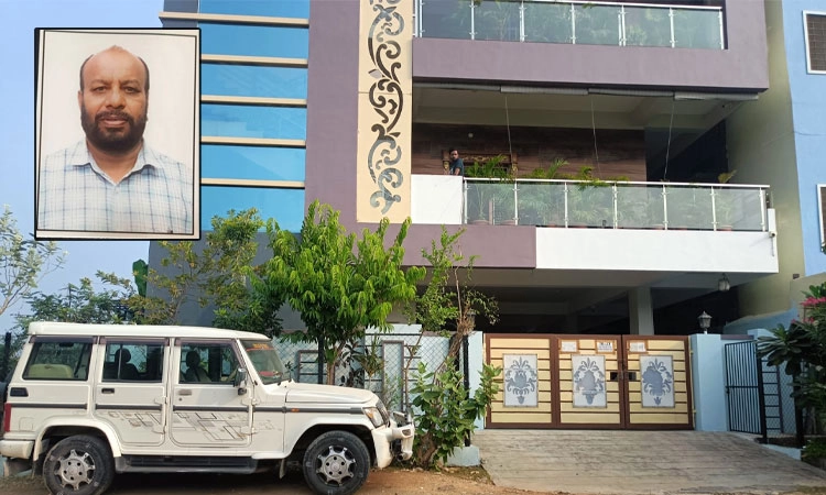 Lokayuktha raid: ಕ್ಯಾಶುಟೆಕ್ ಯೋಜನಾ ನಿರ್ದೇಶಕ ಪಟ್ಟೇದ್ ಮನೆ ಮೇಲೆ ಲೋಕಾ ದಾಳಿ