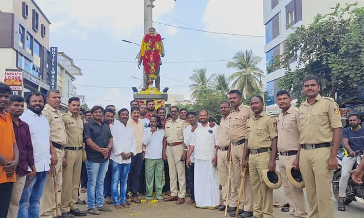 Hosapete; ಪುನೀತ್ ರಾಜ್ ಕುಮಾರ್ ಪುಣ್ಯ ಸ್ಮರಣೆ: ಅನ್ನಸಂತರ್ಪಣೆ