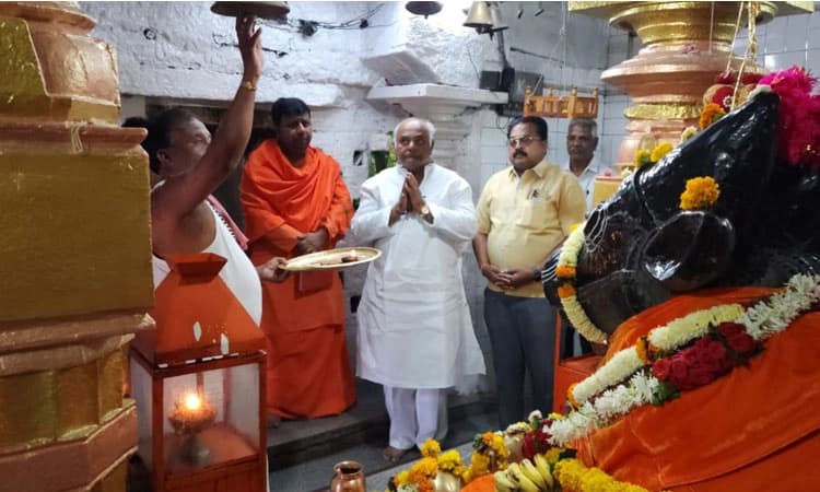 Muddebihala:ಕಬ್ಬಿನ ತೂಕದಲ್ಲಿ ಮೋಸ ತಡೆಯಲು ಇಲೆಕ್ಟ್ರಾನಿಕ್ ವೇಯಿಂಗ್ ಮೆಷಿನ್: ಸಚಿವ ಪಾಟೀಲ