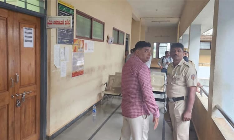 Lokayukta Raid; ರಿಜಿಸ್ಟ್ರಾರ್ ಕಚೇರಿ ಮೇಲೆ ಲೋಕಾಯುಕ್ತ ಪೋಲೀಸರು ದಾಳಿ