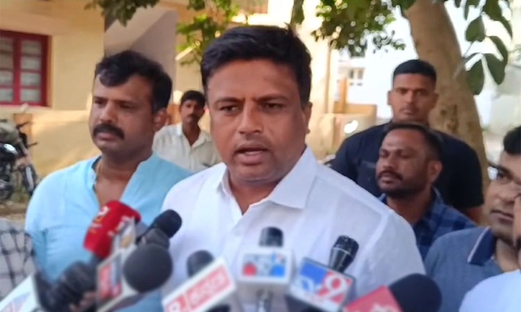 Karnataka ಮತ್ತೆ ಆಪರೇಷನ್ ಕಮಲ; ಕಾಂಗ್ರೆಸ್ ಶಾಸಕರಿಗೆ 50 ಕೋಟಿ ಆಫರ್