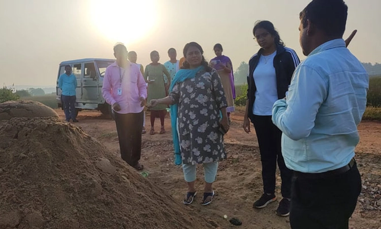 Karwar; ಅಕ್ರಮ ಮರಳು ಸಾಗಾಟಗಾರರಿಗೆ ಬಿಸಿ ಮುಟ್ಟಿಸಿದ ಜಿಲ್ಲಾಧಿಕಾರಿ ಗಂಗೂಬಾಯಿ