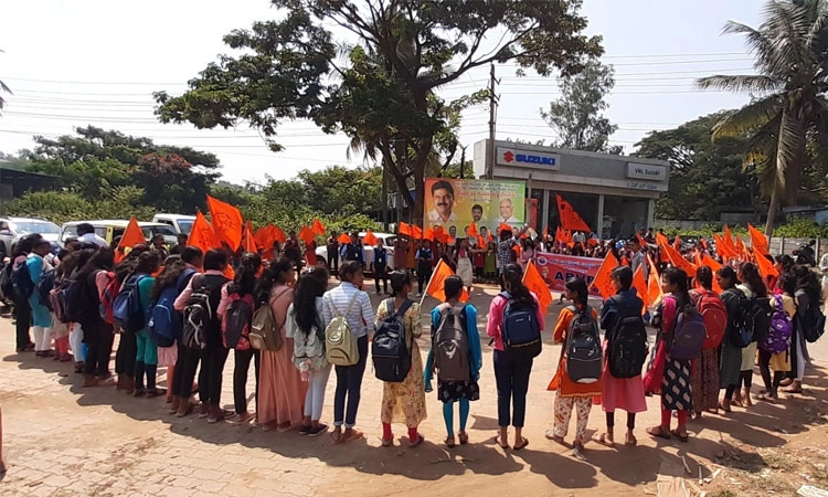 Sagara: ವಿದ್ಯಾರ್ಥಿವೇತನಕ್ಕೆ ತಡೆ; ಸರ್ಕಾರದ ಧೋರಣೆಗೆ ಎಬಿವಿಪಿ ಖಂಡನೆ