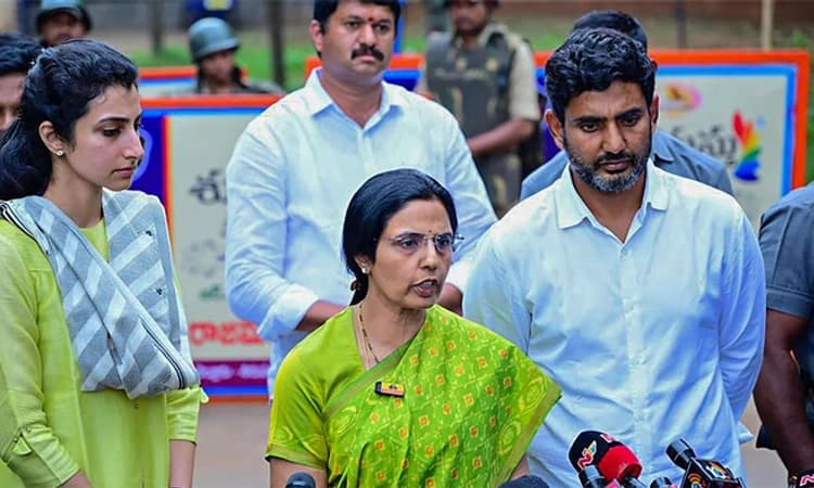 Andhra Pradesh: ಚಂದ್ರಬಾಬು ರಕ್ಷಣೆಗೆ ಪತ್ನಿ ಬಸ್‌ ಯಾತ್ರೆ