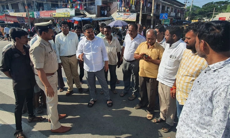 Kunigal ಪಟ್ಟಣದಲ್ಲಿ ಟ್ರಾಫಿಕ್ ಸಮಸ್ಯೆ : ಶಾಸಕರಿಂದ ಸ್ಥಳ ಪರಿಶೀಲನೆ