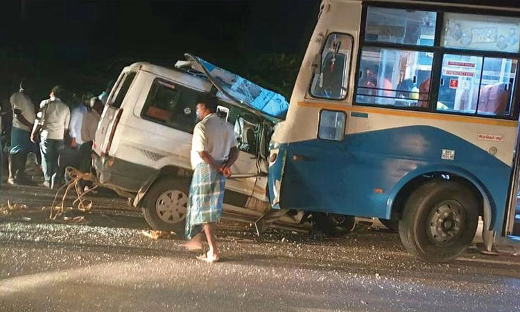Road Mishap: ಆಯುಧ ಪೂಜೆ ಮುಗಿಸಿ ವಾಪಾಸ್‌ ಆಗುತ್ತಿದ್ದ 7 ಮಂದಿ ಭೀಕರ ಅಪಘಾತಕ್ಕೆ ಬಲಿ
