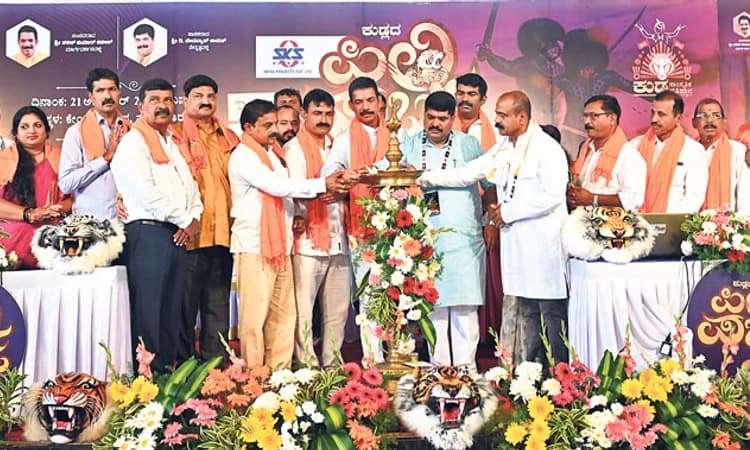 Mangaluru ಹುಲಿವೇಷ ತುಳುನಾಡಿನ ಭಕ್ತಿಯ ಸಂಕೇತ: ನಳಿನ್‌ ಕುಮಾರ್‌