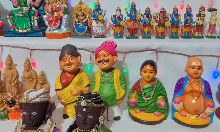Banhatti ದಸರೆಗೆ ರಂಗು ತಂದಿರುವ ಬೊಂಬೆಗಳ ಪ್ರದರ್ಶನ