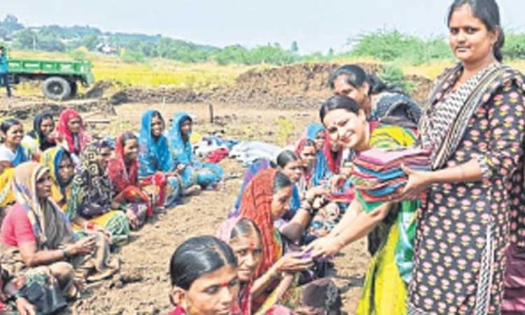 Bagalkot: ಕಾಯಕ ಶ್ರಮ ಜೀವಿಗಳೇ ನಿಜ ದೇವರು- ರಕ್ಷಿತಾ ಭರತಕುಮಾರ
