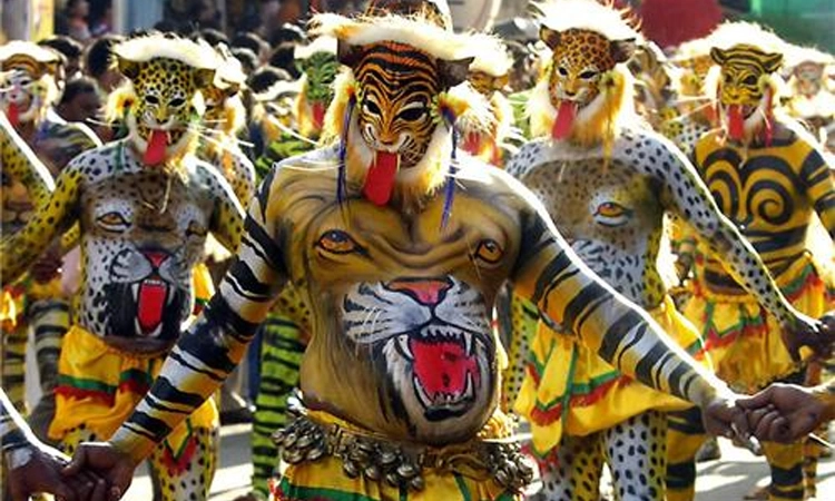 ತಾಸೆಯ ಪೆಟ್ಟಿಗೆ ಊರಿನ ಹುಲಿಗಳ…