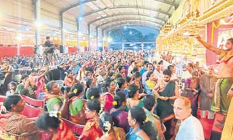 ಉಚ್ಚಿಲ ಮಹಾಲಕ್ಷ್ಮೀ ದೇವಸ್ಥಾನ: ದರ್ಶನಕ್ಕೆ ಹರಿದು ಬರುತ್ತಿರುವ ಜನಸಾಗರ