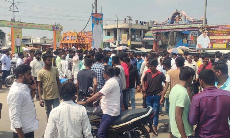 Kushtagi: ಯುವಕನಿಗೆ‌ ಪಿಎಸೈ ಕಪಾಳ ಮೋಕ್ಷ; ಪಿಎಸೈ ವಿರುದ್ದ ತಿರುಗಿದ ಸ್ಥಳೀಯರ ಪ್ರತಿಭಟನೆ