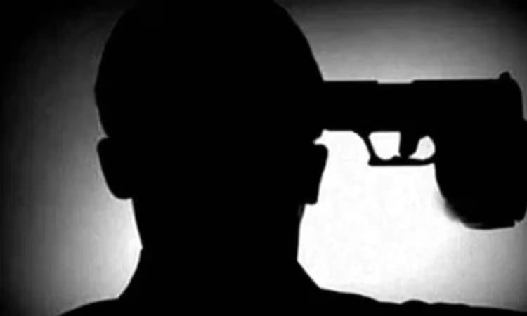 Tragedy: ಪತ್ನಿಯ ಆತ್ಮಹತ್ಯೆ ಸುದ್ದಿ ಕೇಳುತ್ತಿದ್ದಂತೆ ತಲೆಗೆ ಗುಂಡು ಹಾರಿಸಿಕೊಂಡ ಯೋಧ