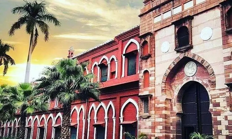 Aligarh Muslim University: 300 ಕ್ಕೂ ಹೆಚ್ಚು ವಿದ್ಯಾರ್ಥಿನಿಯರು ಅಸ್ವಸ್ಥ