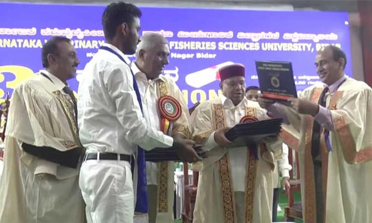 Bidar: 16 ಬಂಗಾರದ ಪದಕ- ಚಿನ್ನದ ಬೆಳೆ ತೆಗೆದ ಕೃಷಿಕನ ಪುತ್ರ!