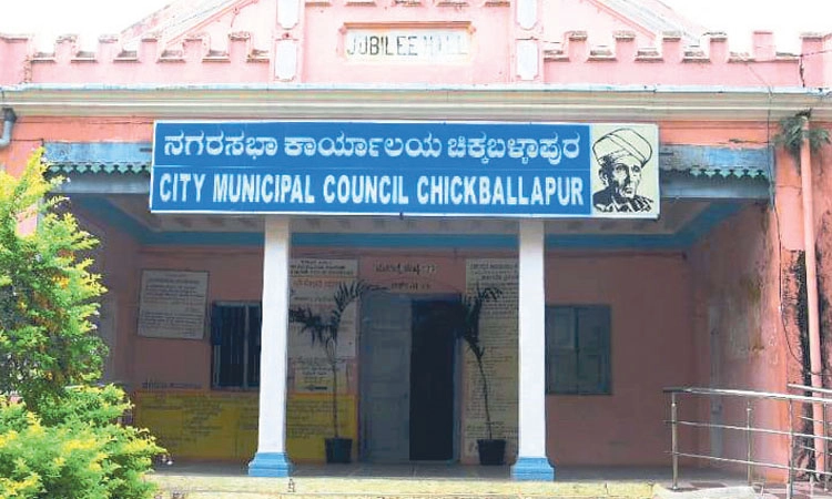 ಚಿಕ್ಕಬಳ್ಳಾಪುರ: ನಗರೋತ್ಥಾನ ಹಣ ಬಳಕೆಗೆ ಹಗ್ಗ ಜಗ್ಗಾಟ
