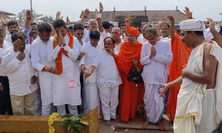 Bhagwan ShreeBahubaliSwami ಮಹಾಮಸ್ತಕಾಭಿಷೇಕ ಮಹೋತ್ಸವ ಪ್ರಯುಕ್ತ ಅಟ್ಟಳಿಗೆಯ ಸ್ತಂಭನ್ಯಾಸ