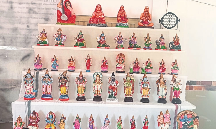 Dasara Dolls: ಕಣ್ಮನ ಸೆಳೆಯುತ್ತಿರುವ ದಸರಾ ಗೊಂಬೆಗಳು