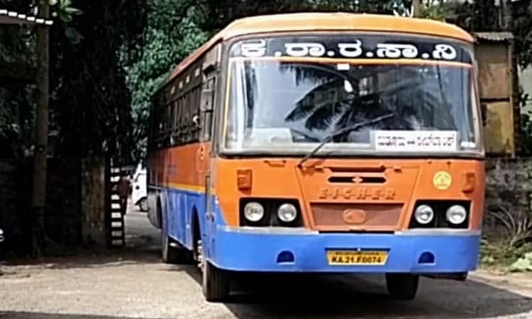 KSRTC ಬಸ್ಸಿನೊಳಗೆ ಕೋಳಿ ಮಾಂಸ ತಂದ ಪ್ರಯಾಣಿಕ… ಬಸ್ ಸಮೇತ ವ್ಯಕಿಯನ್ನು ಠಾಣೆಗೊಯ್ದ ಚಾಲಕ