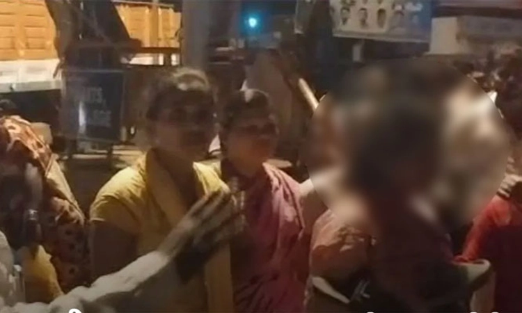 Belagavi: ಮಹಿಳೆಗೆ ಚಪ್ಪಲಿ ಹಾರ ಹಾಕಿ ಮೆರವಣಿಗೆ; ಹಲವರ ವಿರುದ್ದ ದೂರು