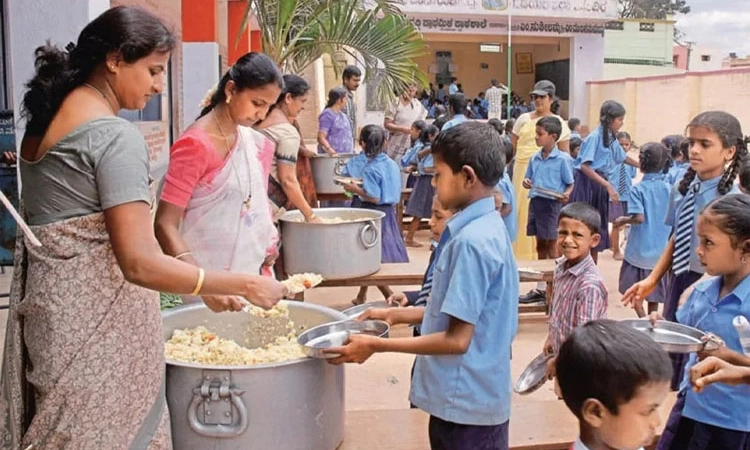 Education: ಅನುದಾನವಿಲ್ಲದೆ ತಣಿದ ಬಿಸಿಯೂಟ – ಮೂರು ತಿಂಗಳುಗಳಿಂದ ಅನುದಾನ ಬಂದಿಲ್ಲ