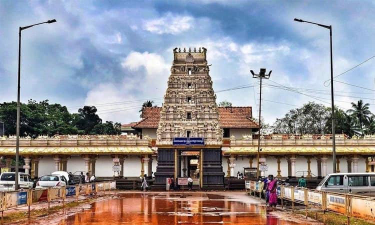 Puttur:ಕಾಶಿ ಬಿಟ್ಟರೆ ದೇವಸ್ಥಾನದ ಎದುರೇ ಸ್ಮಶಾನ ಇರುವ ಕ್ಷೇತ್ರ ಮಹಾಲಿಂಗೇಶ್ವರ ಸನ್ನಿಧಿ