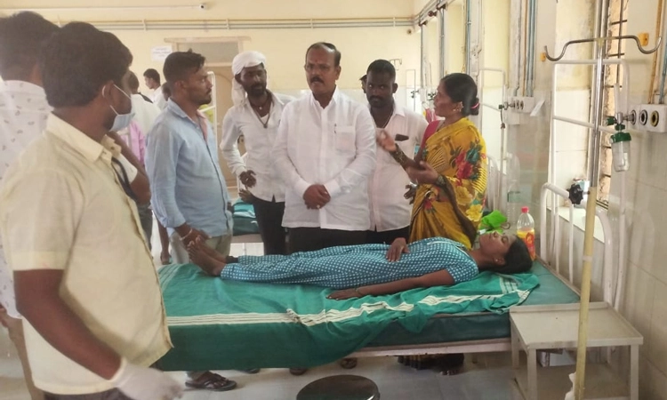 Road Mishap: ಟಾಟಾ ಏಸ್ ವಾಹನ ಪಲ್ಟಿ, 15ಕ್ಕೂ ಹೆಚ್ಚು ಮಂದಿಗೆ ಗಾಯ, ನಾಲ್ವರ ಸ್ಥಿತಿ ಗಂಭೀರ