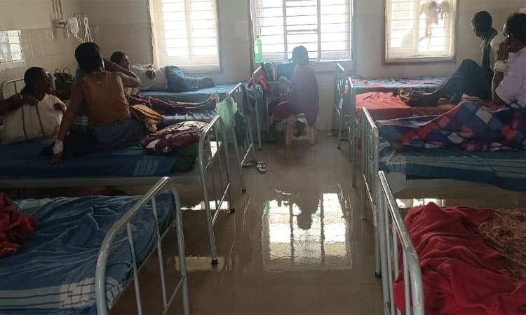 Heavy rain: ನಂಜನಗೂಡು: ಮಳೆಗೆ ನಲುಗಿದ ಸರ್ಕಾರಿ ಅಸ್ಪತ್ರೆ