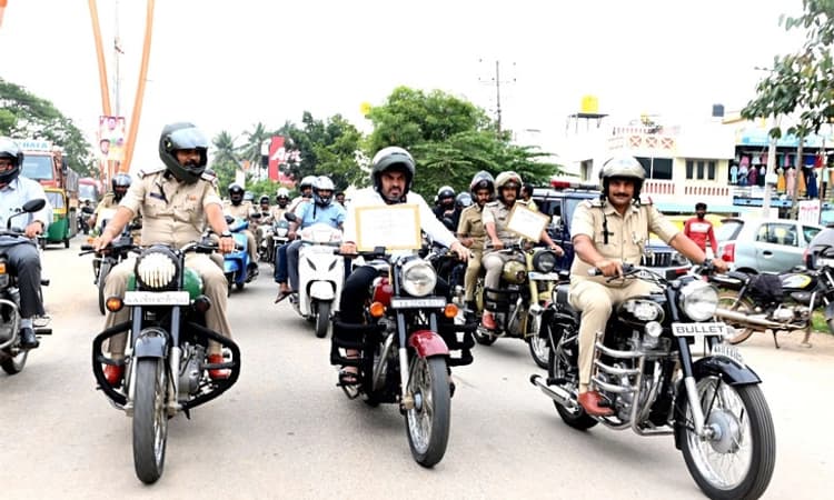 Kunigal: ಹೆಲ್ಮೆಟ್ ಧರಿಸಿ ಬೈಕ್ ಜಾಗೃತಿ ಜಾಥಾ ನಡೆಸಿದ ಶಾಸಕ ಡಾ.ರಂಗನಾಥ್