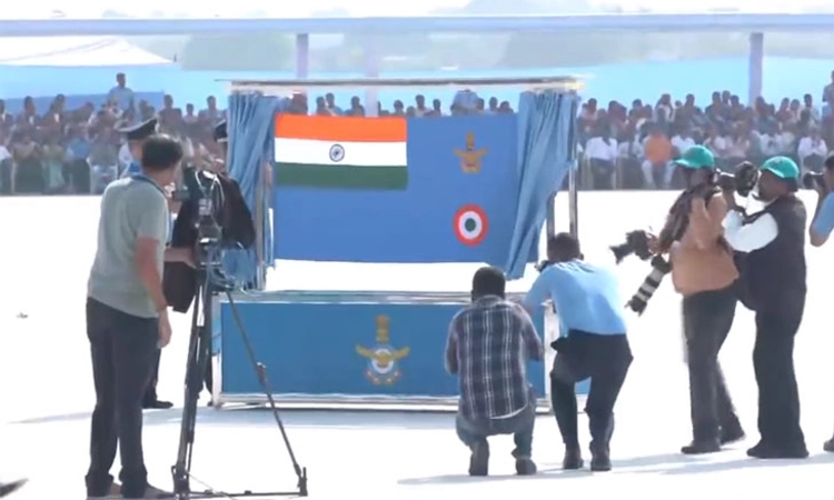 IAF ಅಸಾಧಾರಣ ಶಕ್ತಿಯನ್ನು ಪ್ರಕ್ಷೇಪಿಸುತ್ತಿದೆ : ರಕ್ಷಣ ಸಚಿವ ರಾಜನಾಥ್ ಸಿಂಗ್