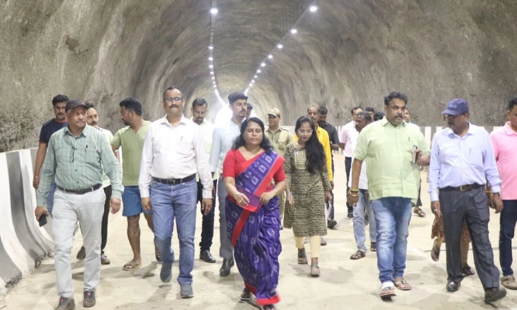 Karwar; ಜಿಲ್ಲಾಧಿಕಾರಿ, ಶಾಸಕರ ಸಮ್ಮುಖದಲ್ಲಿ ಕಾರವಾರ ಹೆದ್ದಾರಿ ಸುರಂಗ ಮಾರ್ಗ ಪರಿಶೀಲನೆ