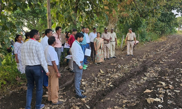 Dharwad ಜಿಲ್ಲೆಯ ಪರಿಸ್ಥಿತಿ ಮನದಟ್ಟು ಮಾಡಿದ ಜಿಲ್ಲಾಡಳಿತ: ಬರ ಪರಿಹಾರಕ್ಕೆ ರೈತರ ಮನವಿ