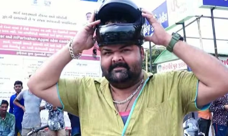 Viral: ಹೆಲ್ಮೆಟ್‌ ಇಲ್ಲದೆ ಪೊಲೀಸರ ಕೈಗೆ ಸಿಕ್ಕಿಬಿದ್ದರೂ,ಈತನಿಗೆ ಇದುವರಗೆ ದಂಡವೇ ಹಾಕಿಲ್ಲ!