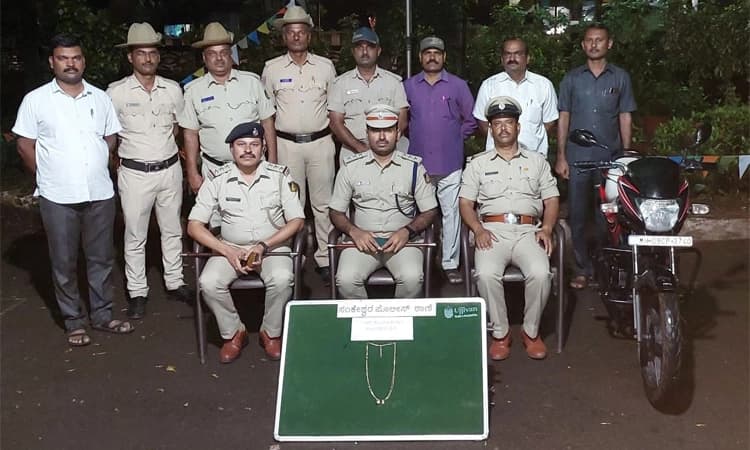 Theft case ಮೂರು ಸರಗಳ್ಳತನ ಪ್ರಕರಣ ಭೇದಿಸಿದ ಸಂಕೇಶ್ವರ ಪೊಲೀಸರು