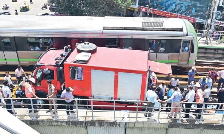 Road Rail Vehicles: ಹಳಿಯಲ್ಲಿ ಸಿಲುಕಿದ ರೋಡ್‌ ಕಂ ರೈಲು