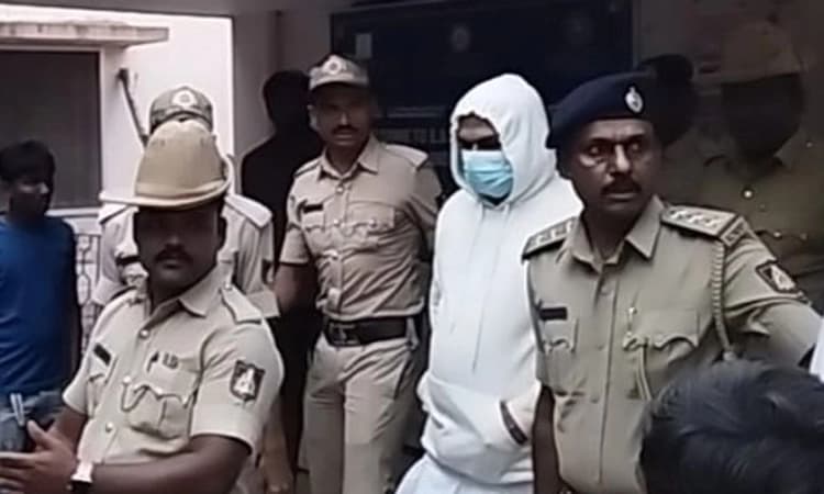 Gadag; ವಿಚಾರಣೆಗಾಗಿ ಅಭಿನವ ಹಾಲಶ್ರೀ ಮುಂಡರಗಿ ಪಟ್ಟಣಕ್ಕೆ: 2 ದಿನ ಪೊಲೀಸ್ ಕಸ್ಟಡಿಗೆ