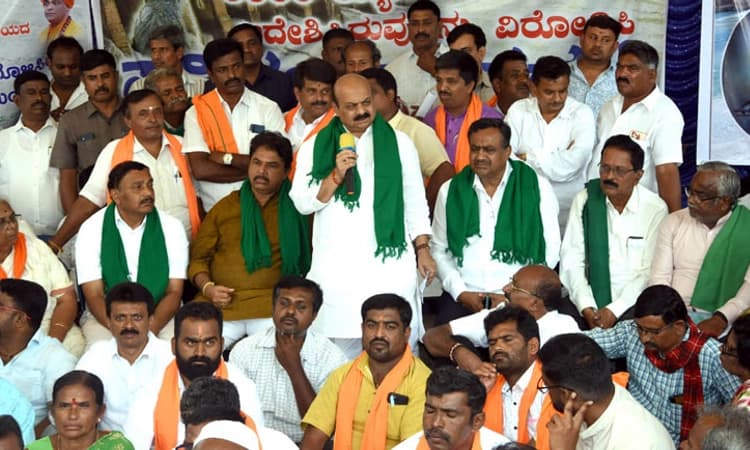 State Government ಎಲ್ಲರೊಂದಿಗೆ ಚರ್ಚಿಸಿ ಸಂಕಷ್ಟ ಸೂತ್ರ ಸಿದ್ಧಪಡಿಸಿ ಮುನ್ನಡೆಯಲಿ