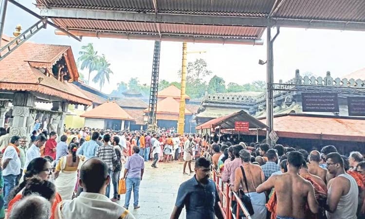 Temples; ರಜೆ ಹಿನ್ನೆಲೆಯಲ್ಲಿ ಕರಾವಳಿಯ ದೇಗುಲಗಳಲ್ಲಿ ಭಕ್ತರ ದಂಡು