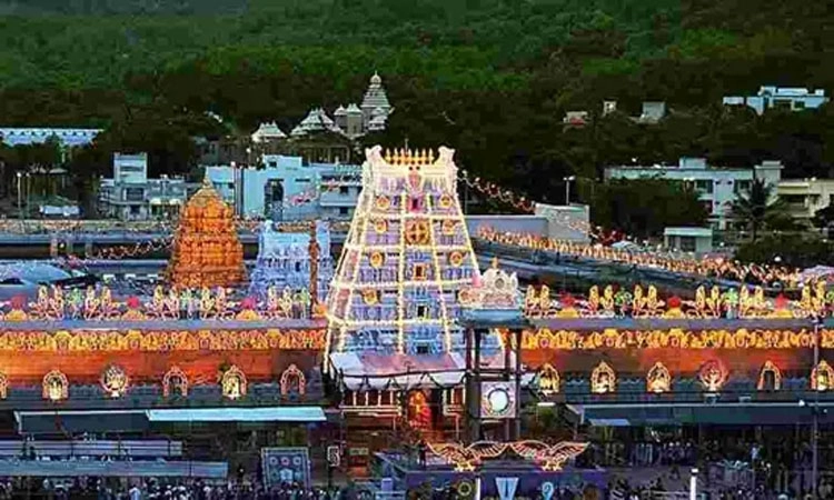TTD: ತಿರುಮಲಕ್ಕೆ ಭಕ್ತರ ದಂಡು: ಟೋಕನ್‌ ವಿತರಣೆ ಸ್ಥಗಿತ