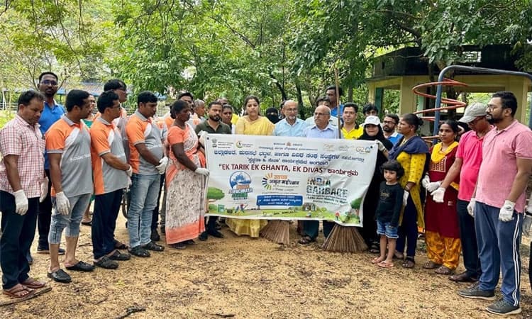 Bhatkal: ಸ್ವಚ್ಛತಾ ಕಾರ್ಯಕ್ರಮಕ್ಕೆ ಭಟ್ಕಳ ಉಪವಿಭಾಗಾಧಿಕಾರಿ ಚಾಲನೆ