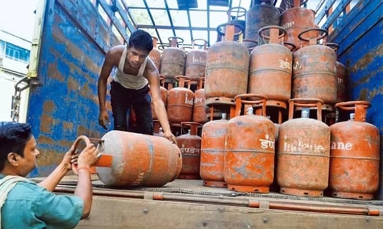 Commercial LPG ಸಿಲಿಂಡರ್ ಬೆಲೆ 209 ರೂ. ಹೆಚ್ಚಳ; ಎಲ್ಲೆಲ್ಲಿ ದರ ಎಷ್ಟಿದೆ?