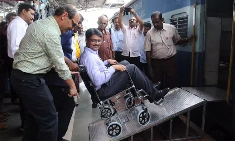 Railways: ಗಾಲಿಕುರ್ಚಿ ಬಳಸುವವರಿಗೆ ರೈಲಿನಲ್ಲಿ ರ್‍ಯಾಂಪ್‌