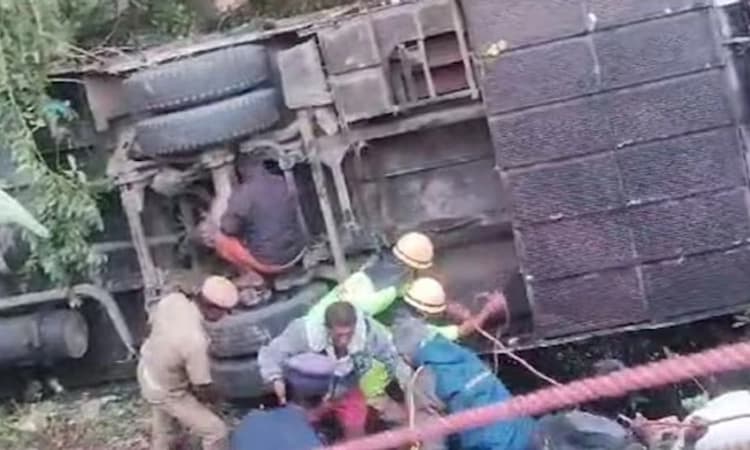 Tamil Nadu : ನೀಲಗಿರಿಯಲ್ಲಿ ಪ್ರವಾಸಿಗರ ಬಸ್ ಕಮರಿಗೆ ಬಿದ್ದು 8 ಮಂದಿ ಮೃತ್ಯು