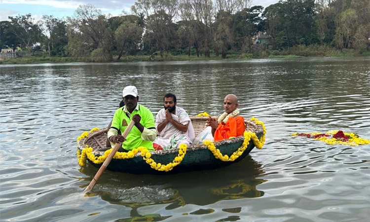 Chaturmasya ವ್ರತ ಸಂಪನ್ನ; ಕಪಿಲಾ ನದಿಯಲ್ಲಿ ಪೇಜಾವರ ಶ್ರೀಗಳ ಸೀಮೋಲ್ಲಂಘನ