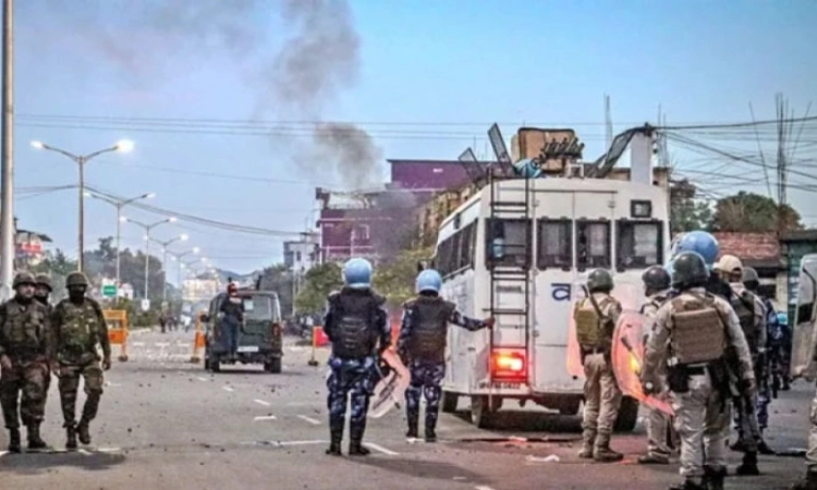 Manipur violence: ಇಂಫಾಲ್‌ನಲ್ಲಿ ಡಿಸಿ ಕಚೇರಿಗೆ ನುಗ್ಗಿದ ದುಷ್ಕರ್ಮಿಗಳು